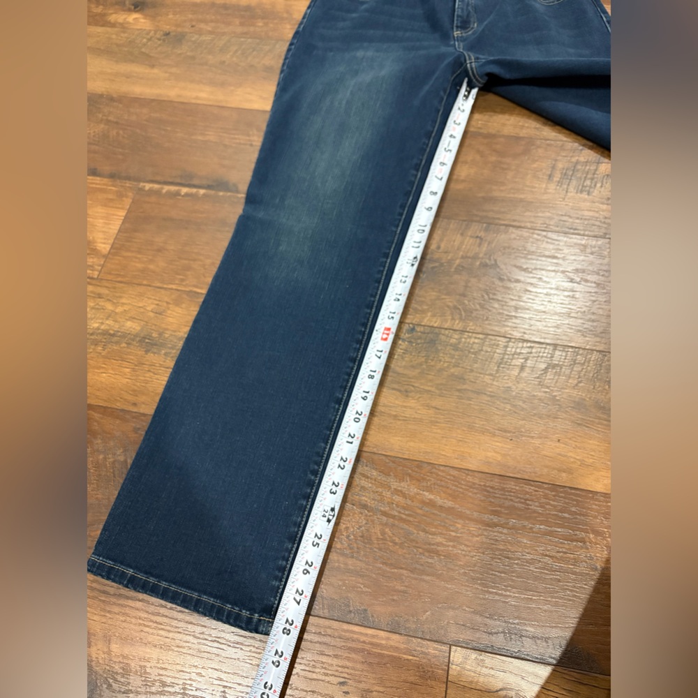 Chico's so slimming 2 short Blue Jeans Classic Style new with tags - Picture 7 of 8